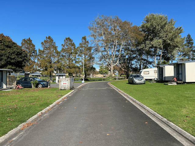 Lake Hakanoa Motor Caravan Park